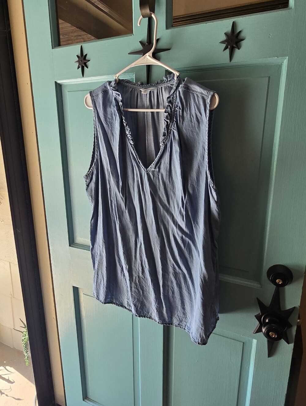 Time And Tru Light Blue Sleeveless V-Neck Ruffle Trim Top
